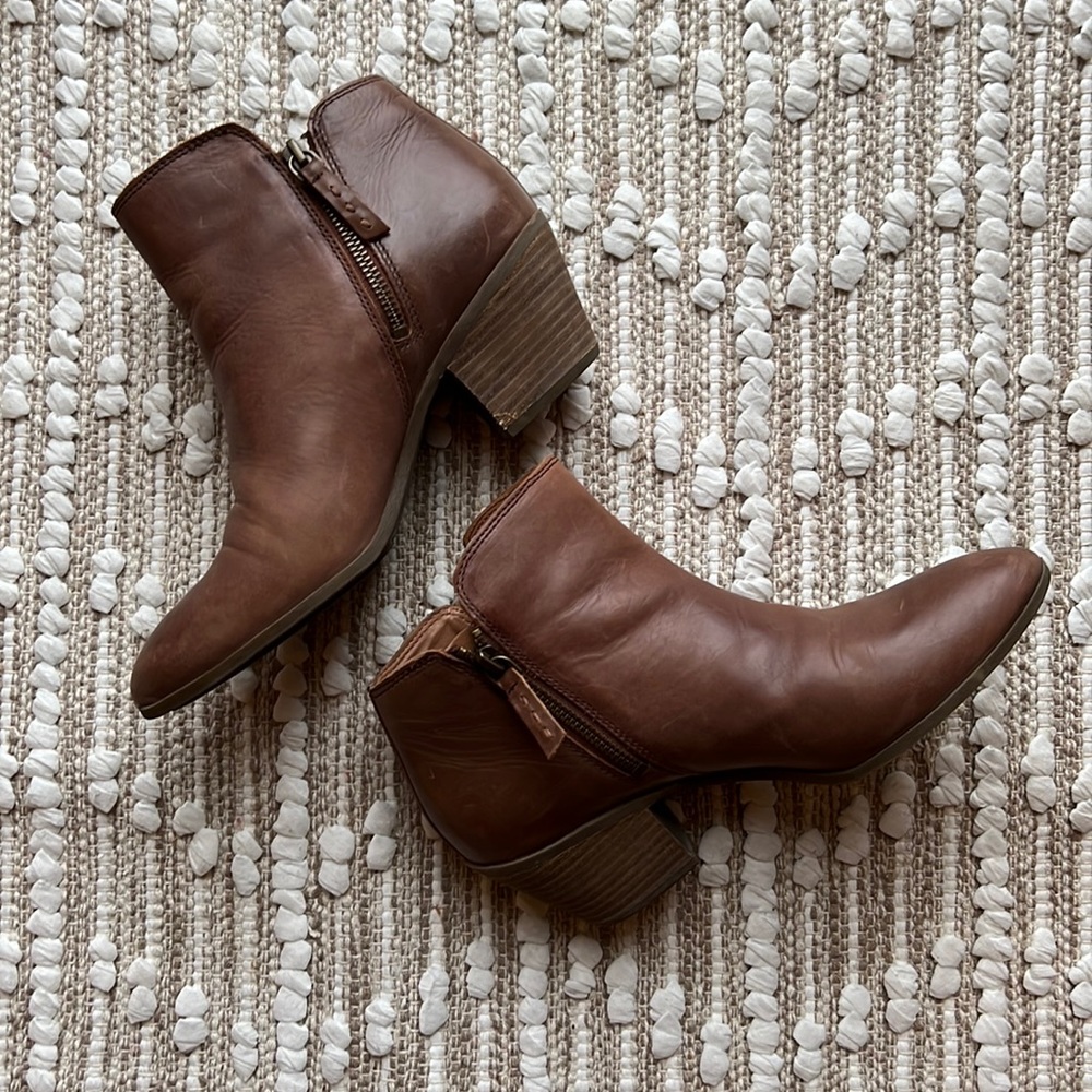 Frye boots. 👢